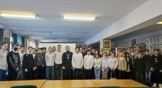Штатный клирик Успенского кафедрального собора посетил Салаватский- Механико строительный колледж